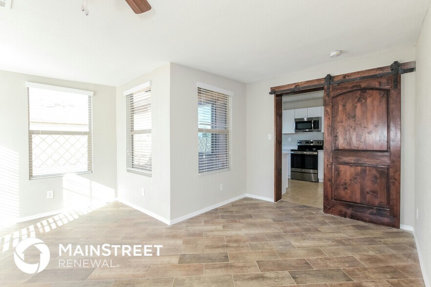 Building Photo - 2202 E Marmora St