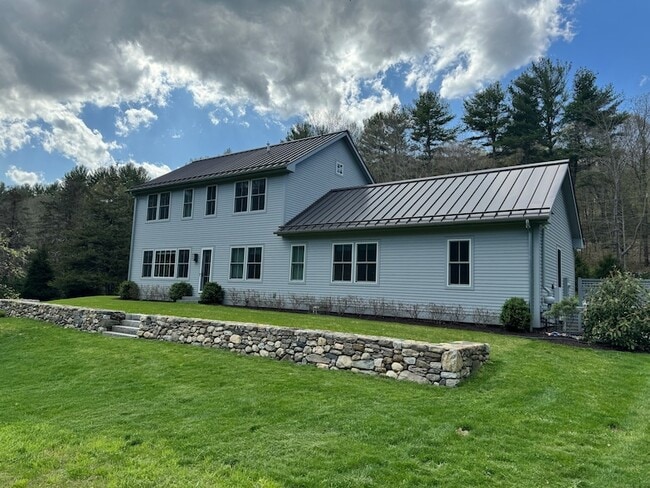 Building Photo - 126 River Rd