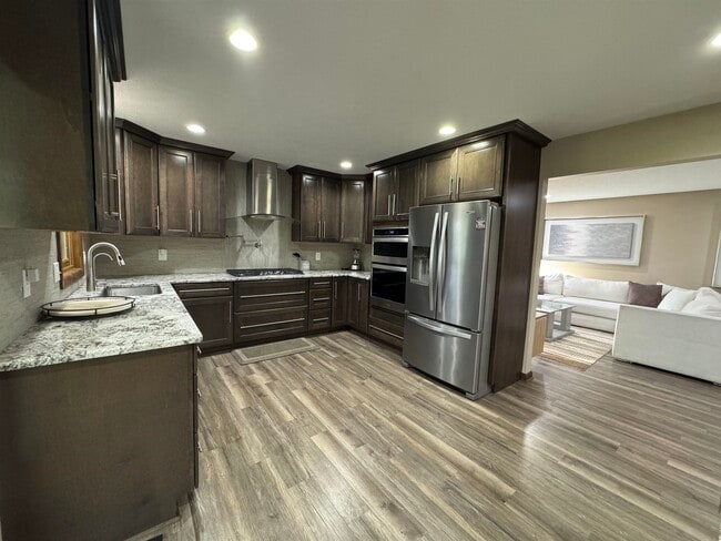 Building Photo - 5855 Thatcher Dr