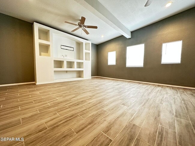 Building Photo - 421 Valle del Mar Dr