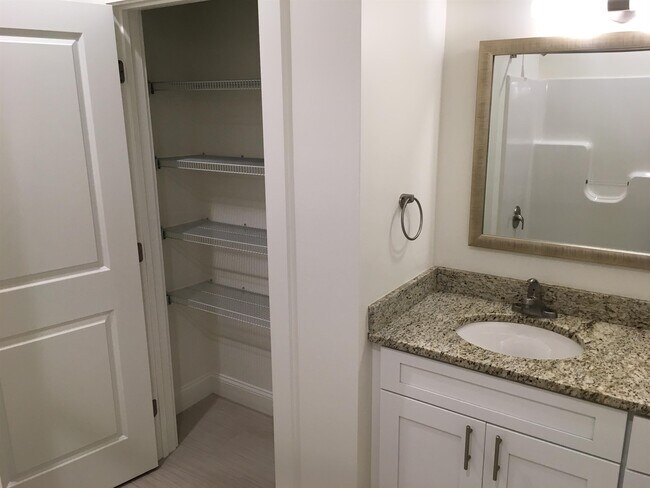 Building Photo - 875 Elm St