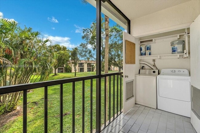 Building Photo - 6832 Palmetto Cir S