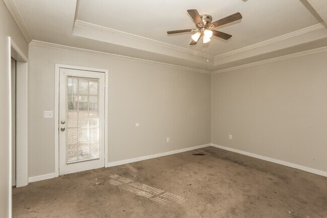 Building Photo - Beautiful 3 Bedroom Home