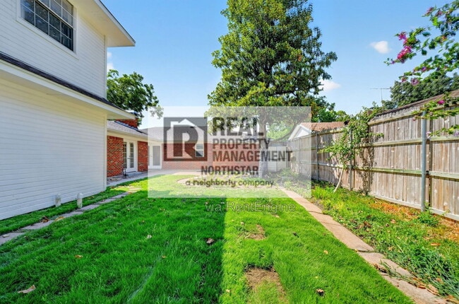 Building Photo - 902 Arrowhead Dr