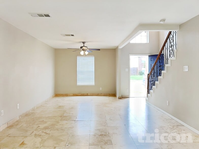 Building Photo - 637 Aqua Dr