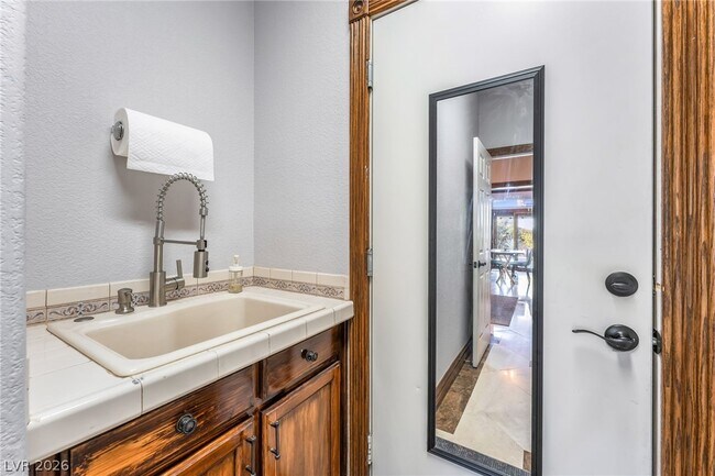 Building Photo - 9248 Evergreen Canyon Dr