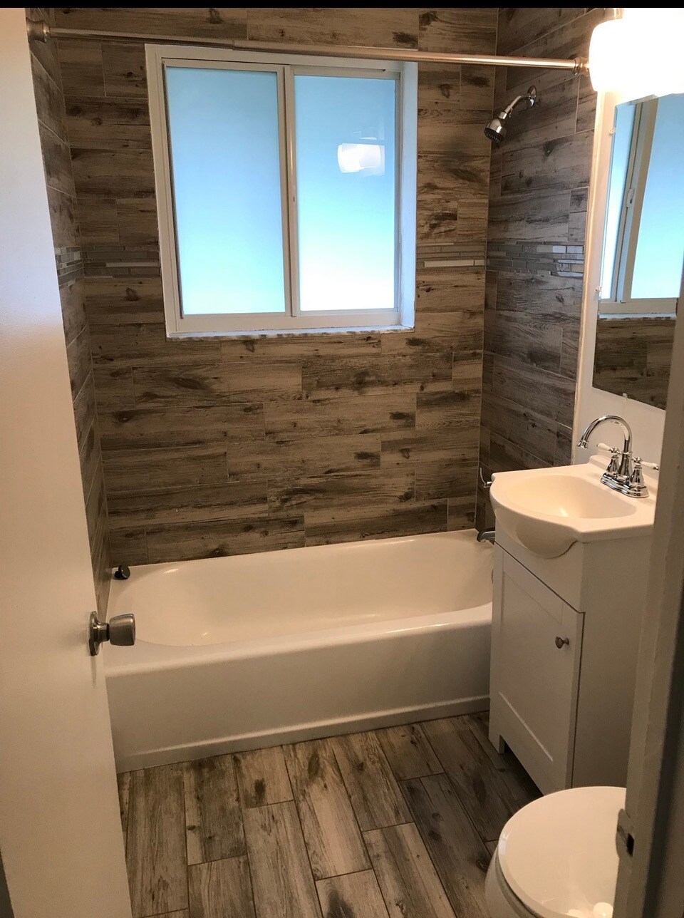 Building Photo - 125 NE 30th Ct