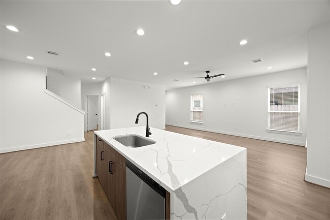 Building Photo - 2752 Sunny Briar Dr