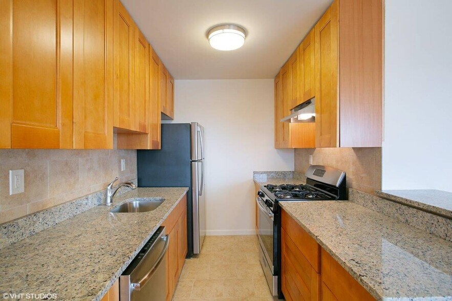 Building Photo - 26 Strawberry Hill Ave