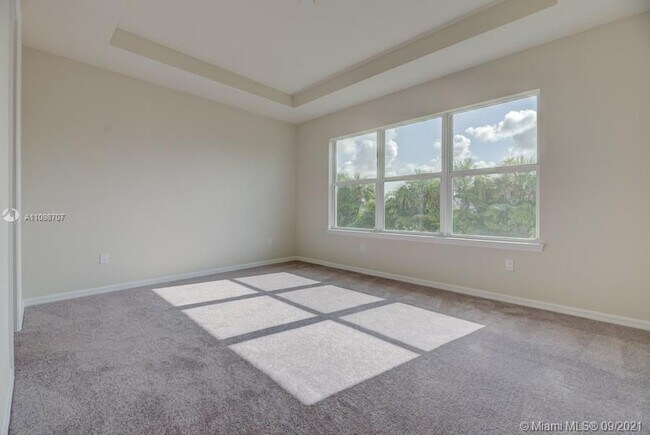 Building Photo - 1585 Evergreen Terrace