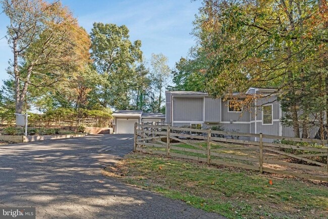 Primary Photo - 8115 King Arthurs Ct