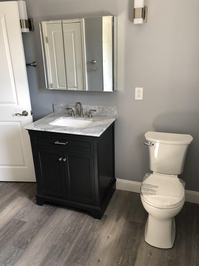 Building Photo - 675 N Overlook Dr