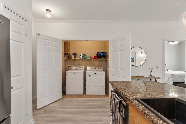 Building Photo - Midtown Village 2 Bed 2 Bath Condo! Available June 1st!