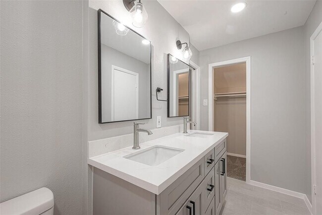 Building Photo - 6 N Waxberry Rd