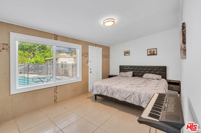 Building Photo - 1906 Veteran Ave