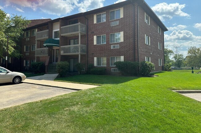 Primary Photo - 900 N Lakeside Dr