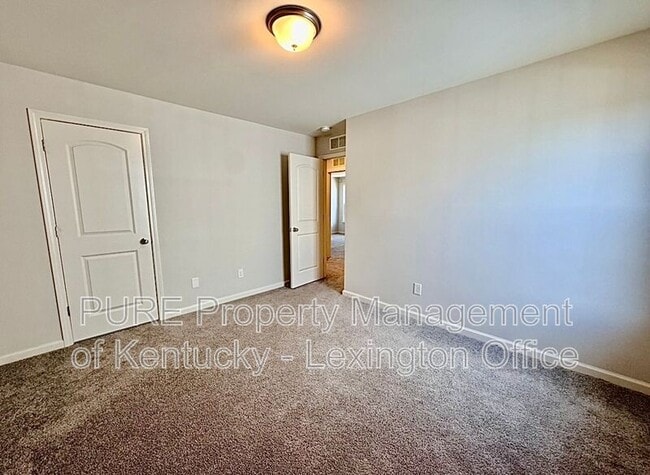 Building Photo - 1524 Hayfield Flt