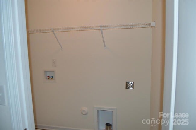 Building Photo - 117 Quail Springs Rd