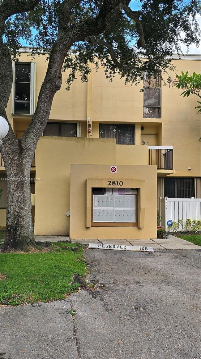 Building Photo - 2810 SW 87th Ave