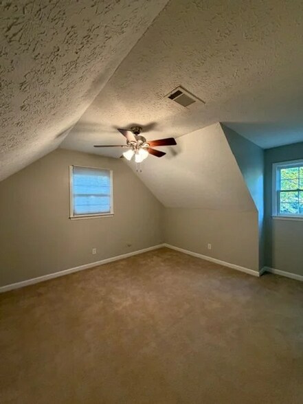 Building Photo - 1170 Lois Ln