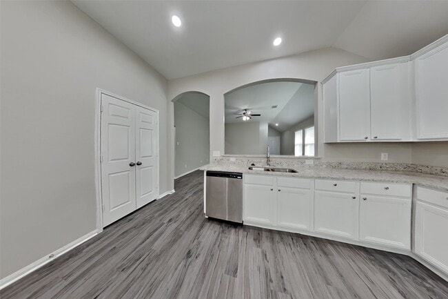 Building Photo - 3511 Rainshore Dr