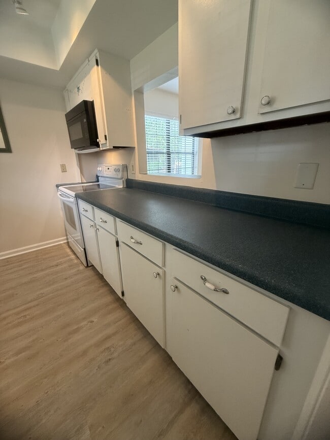 Building Photo - 6576 Pebble Beach Crescent