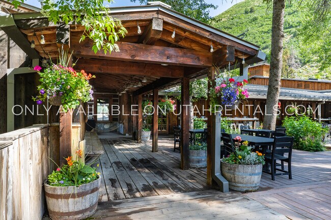 Building Photo - 2718 Stewart Rd