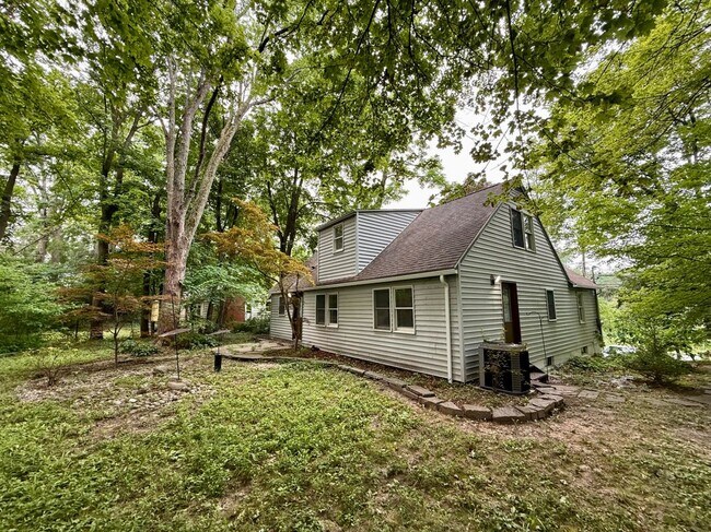 Building Photo - 325 Highland Rd
