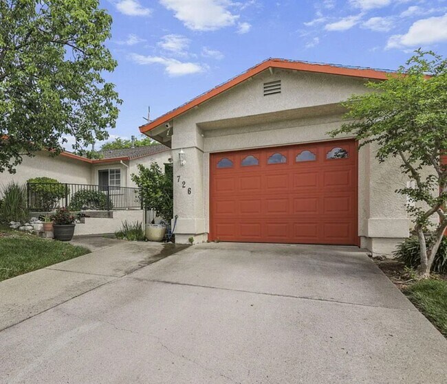 Building Photo - Enjoy the Fireworks from your front yard!