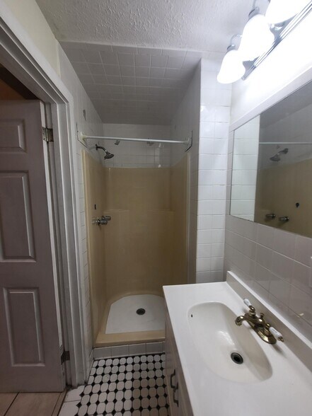 Shower - 209 W King St