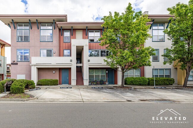 Building Photo - 1040 Campoy St