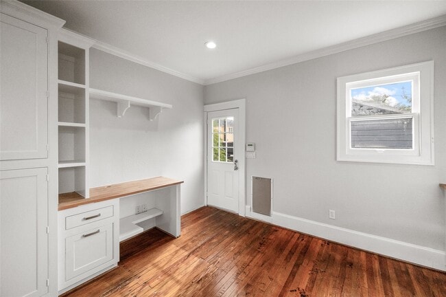 Building Photo - 334 E 24th St