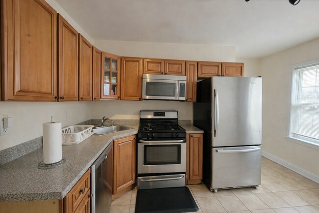 Building Photo - 9 Medford St