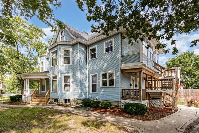 Building Photo - 312 Bridge St