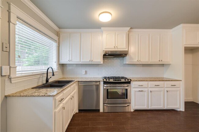 Building Photo - 2725 NW 68th St