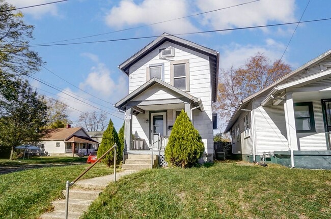 Building Photo - Two Bed, One Bath in Dayton!