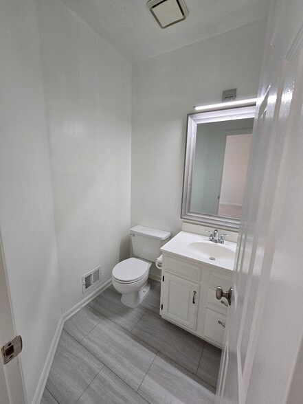 Building Photo - 18636 Clovercrest Cir