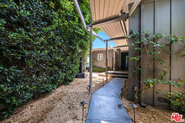 Building Photo - 1438 Davies Dr