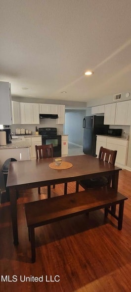 Building Photo - 133 Hopkins Blvd