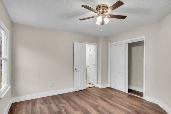 Building Photo - 213 Rebecca Pines Dr