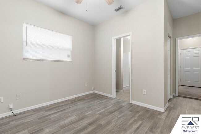 Building Photo - 923 Kingston Ave
