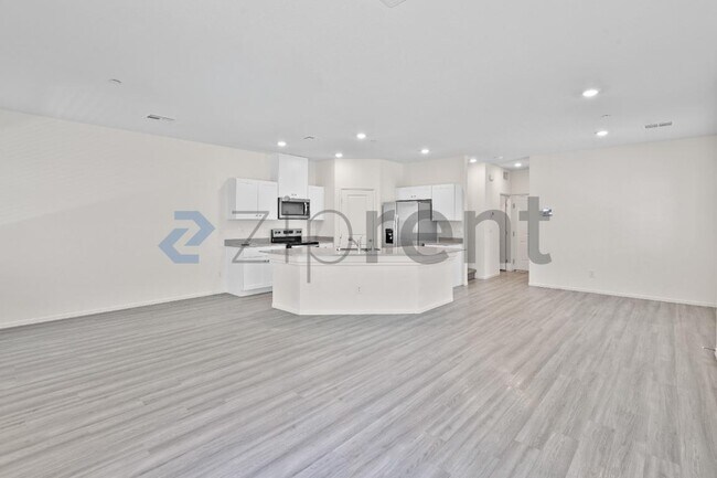 Building Photo - Unit Unit 3