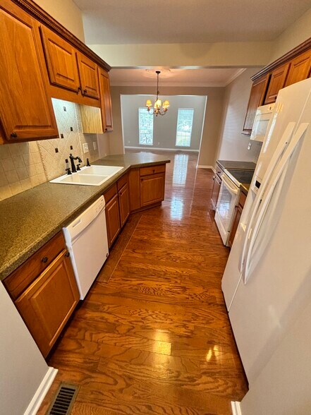 Building Photo - 7102 Lenox Village Dr