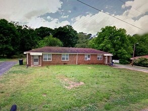 Building Photo - 111 Pineview Rd