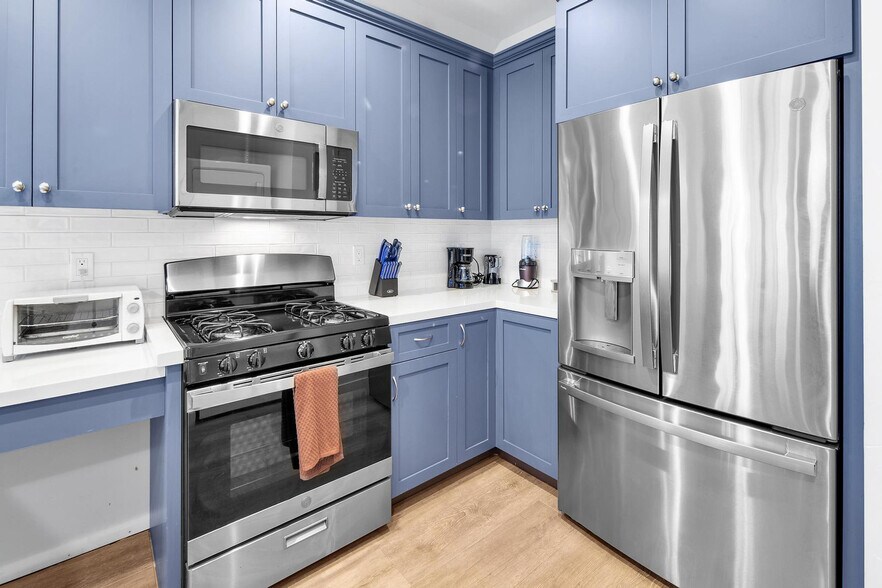 Building Photo - 717 Island Ct