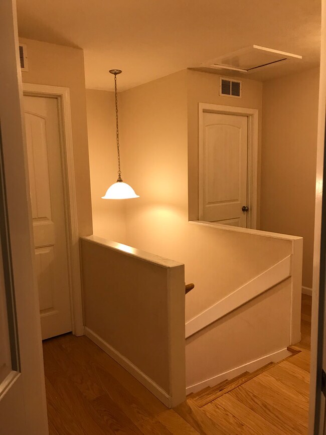 Building Photo - 908 W Mill St