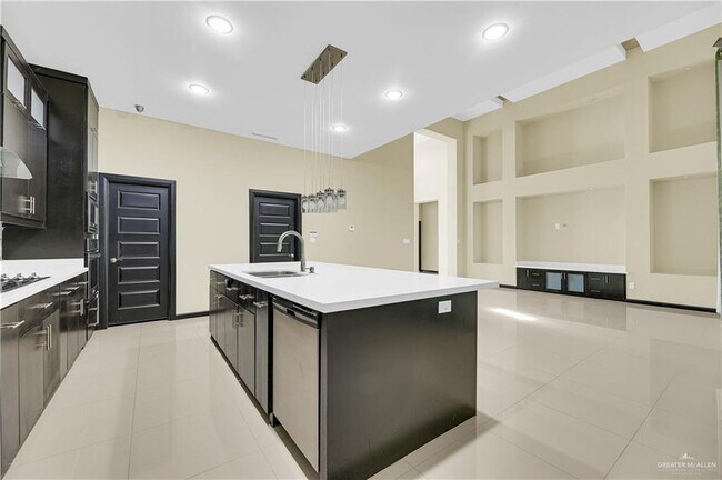 Building Photo - 19 Rice Ave