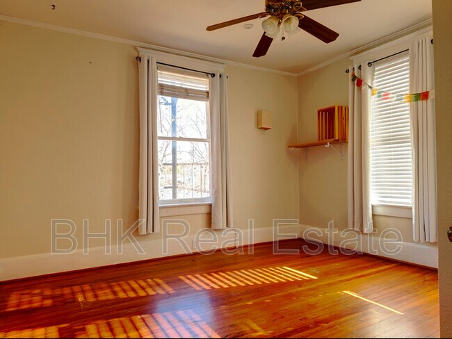 Building Photo - 4920 Victor St