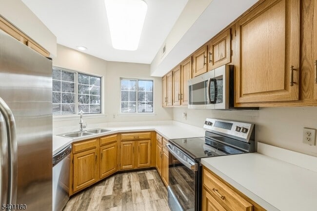 Building Photo - 62 Bentley Ct