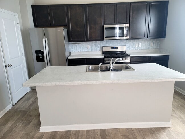 Building Photo - 1663 Fairmount Dr